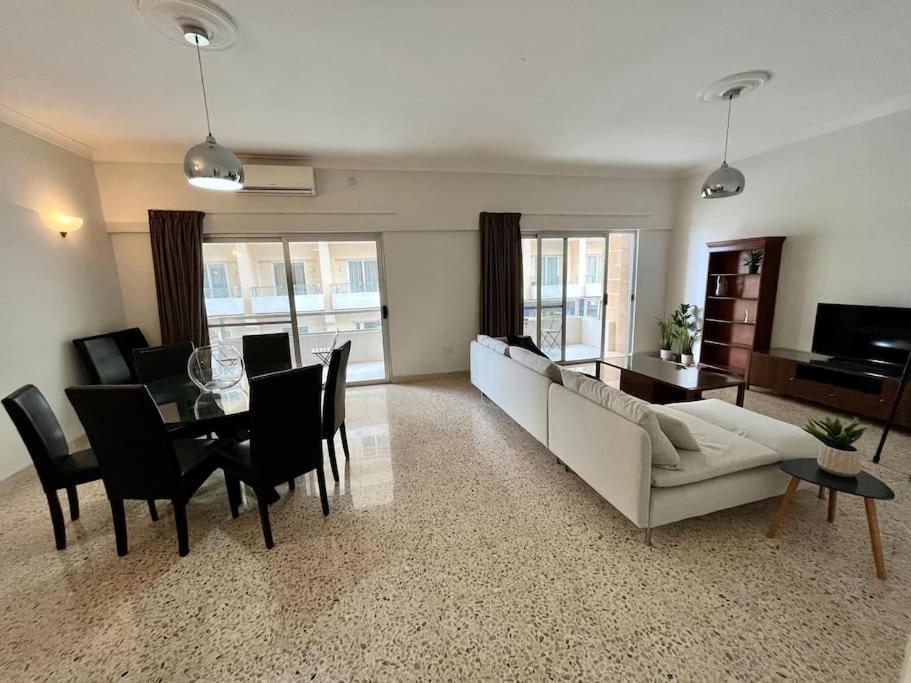 Seaview 3 Bedroom Apartment In Слима Экстерьер фото